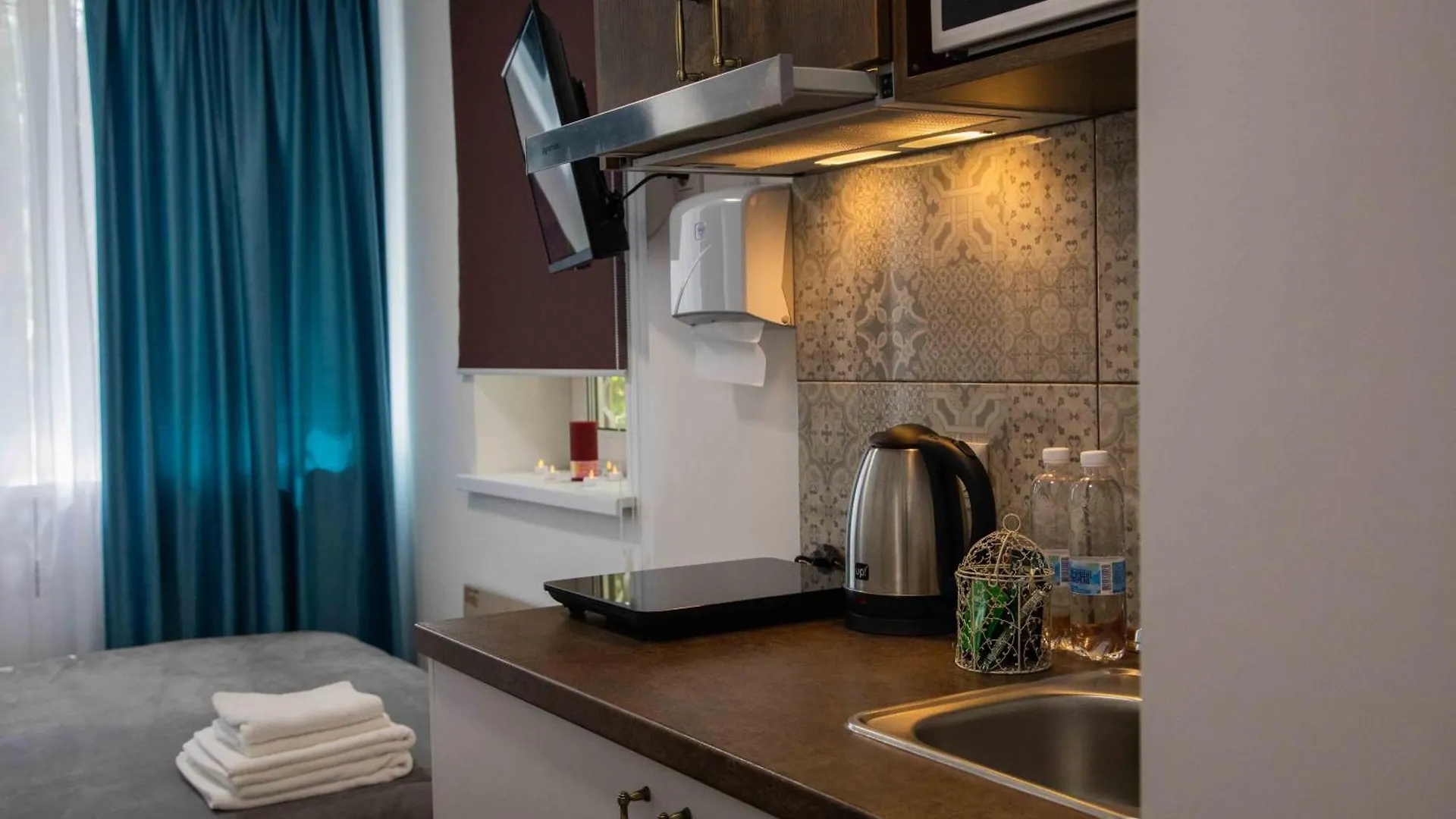 Стильні апартаменти-студіо на Подолі поруч з метро  Modern Apartments on Podol near metro station  Kyiv MF 0*,  Украина