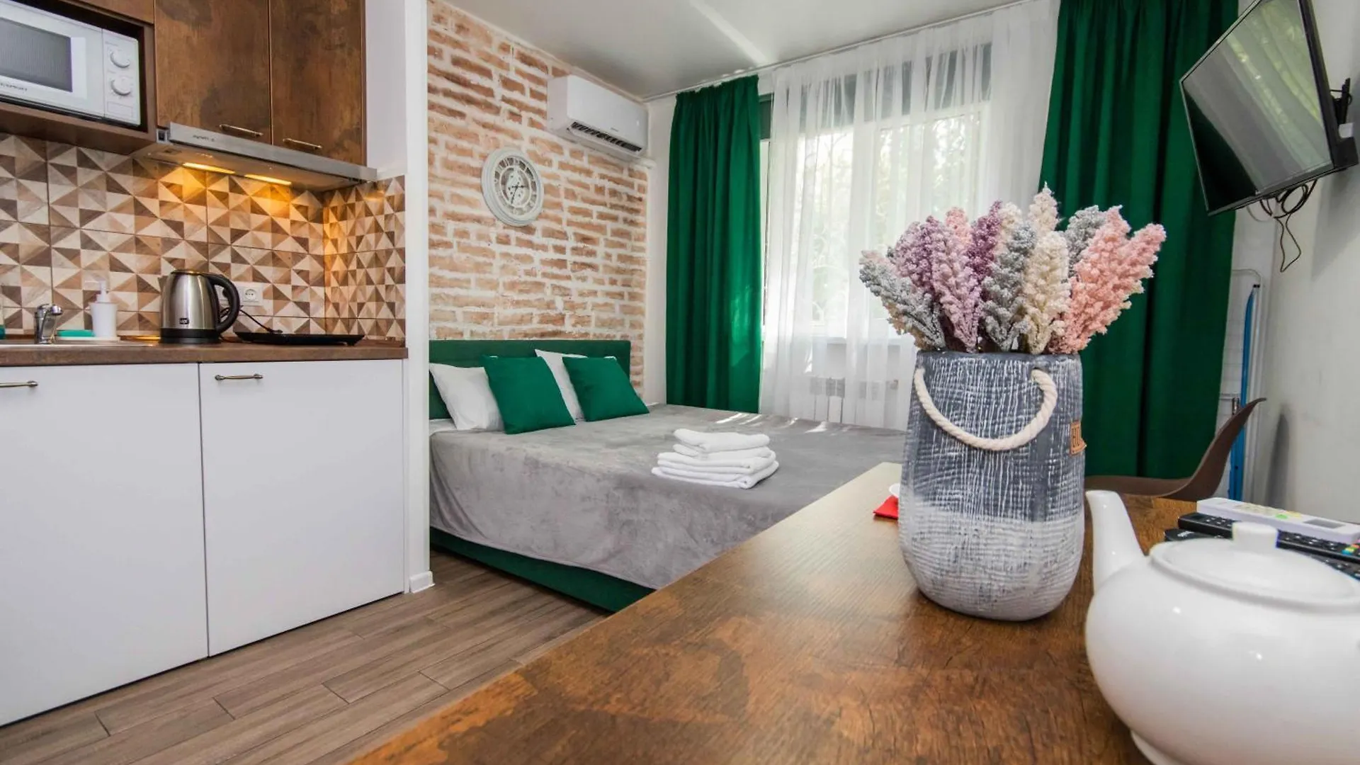 Стильні апартаменти-студіо на Подолі поруч з метро  Modern Apartments on Podol near metro station  Kyiv MF