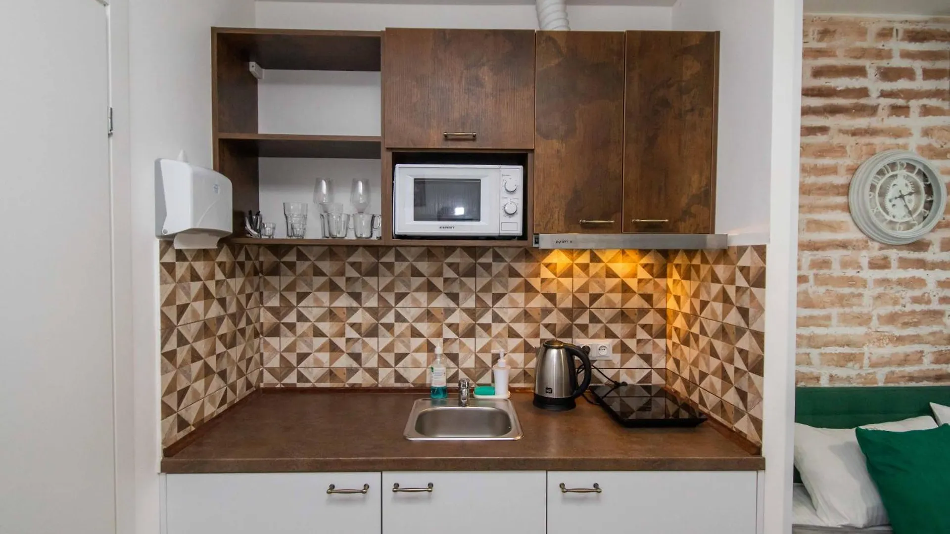 Стильні апартаменти-студіо на Подолі поруч з метро  Modern Apartments on Podol near metro station  Kyiv MF