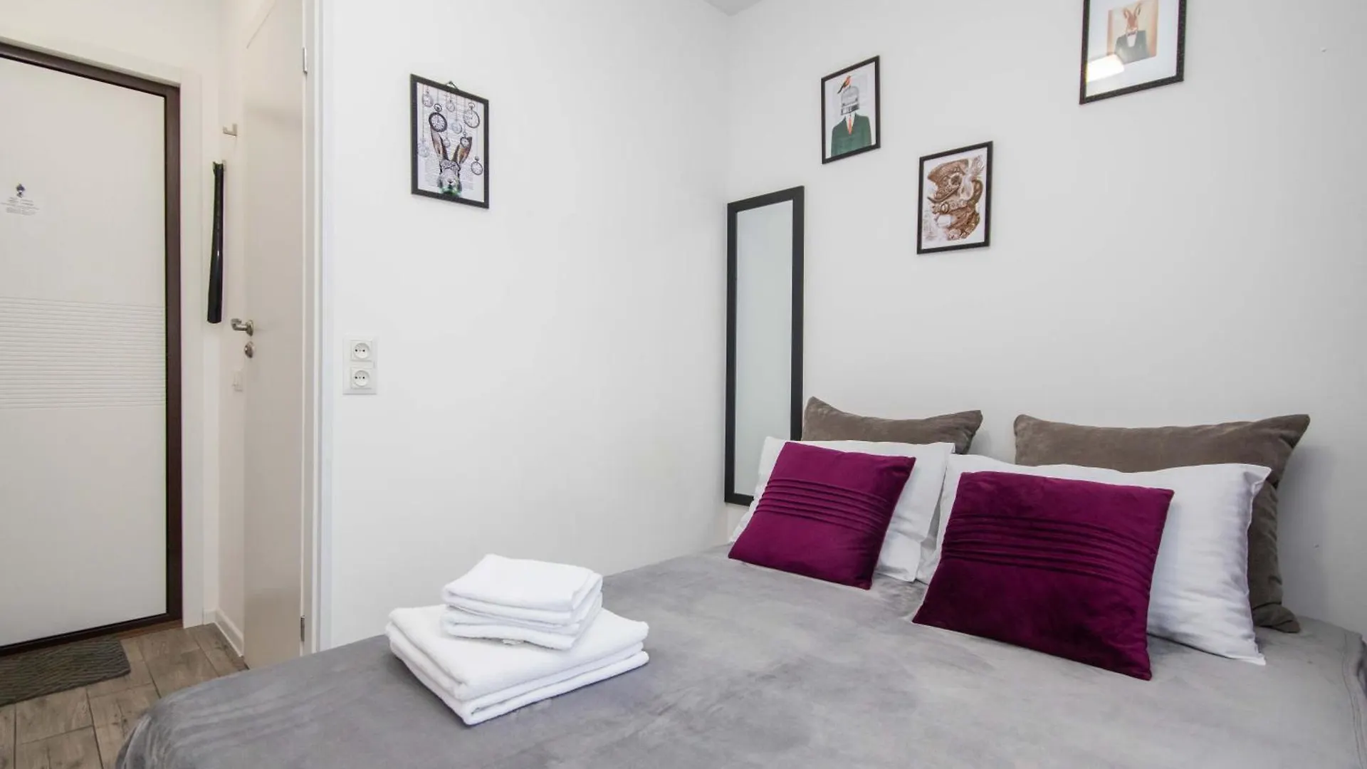 Стильні апартаменти-студіо на Подолі поруч з метро  Modern Apartments on Podol near metro station  Kyiv MF