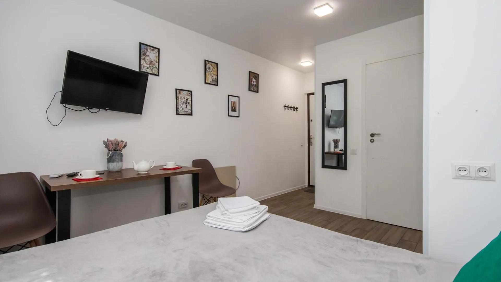 Стильні апартаменти-студіо на Подолі поруч з метро  Modern Apartments on Podol near metro station  Kyiv MF 0*,  Украина