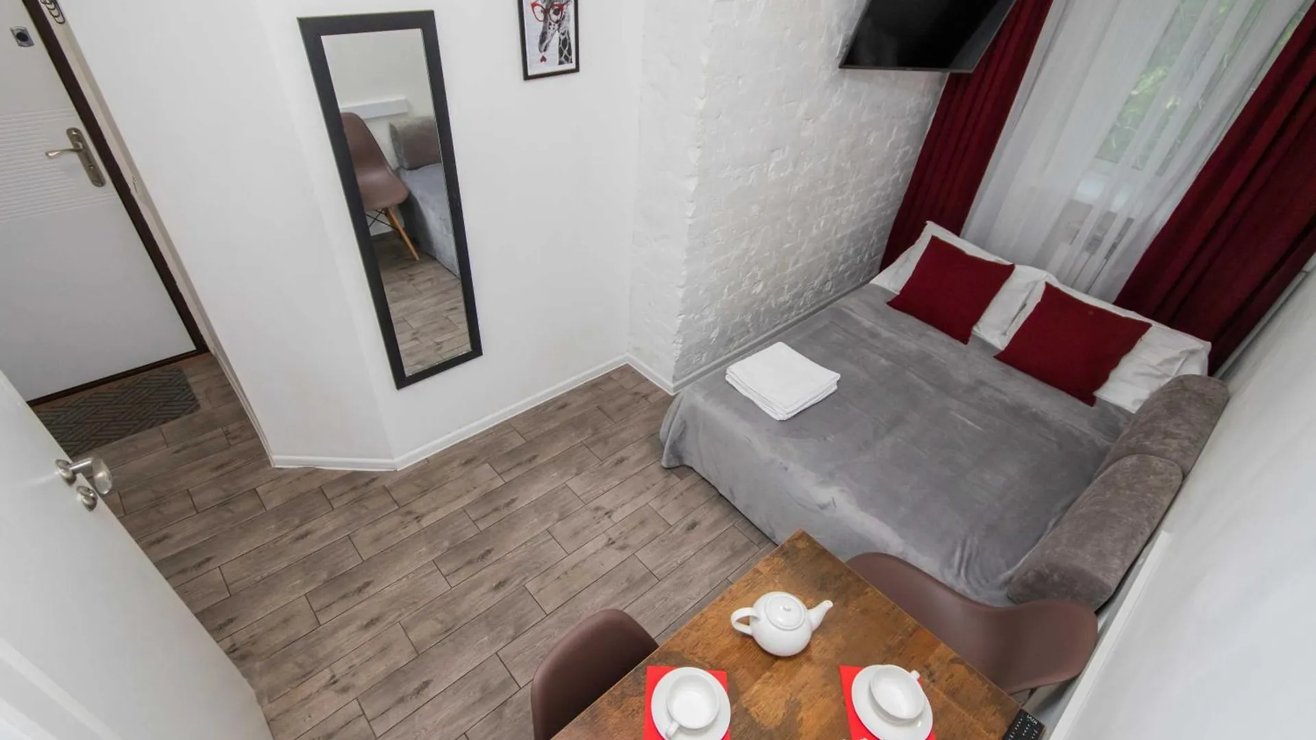 Стильні апартаменти-студіо на Подолі поруч з метро  Modern Apartments on Podol near metro station  Kyiv MF