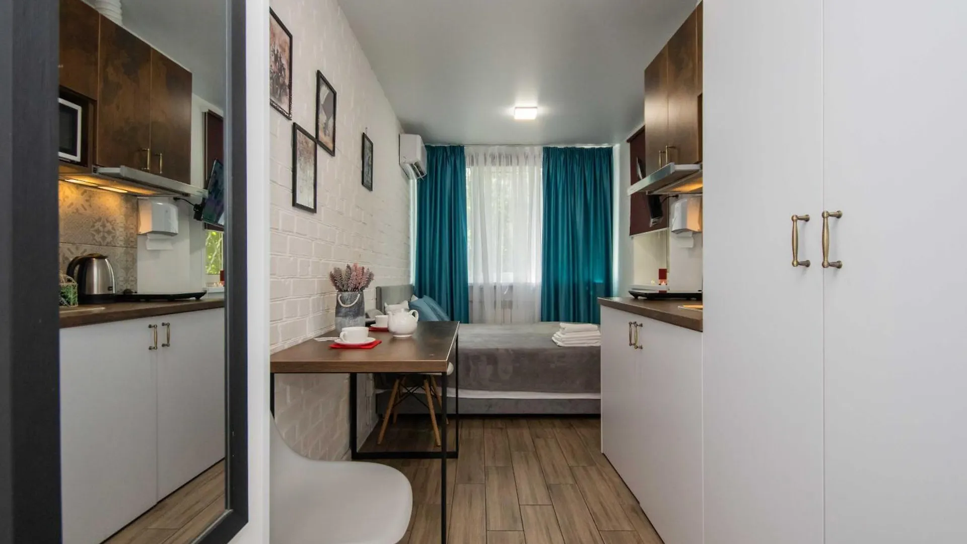 Стильні апартаменти-студіо на Подолі поруч з метро  Modern Apartments on Podol near metro station  Kyiv MF