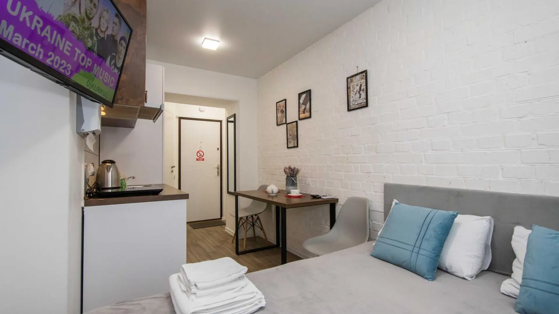 Стильні апартаменти-студіо на Подолі поруч з метро  Modern Apartments on Podol near metro station  Kyiv MF