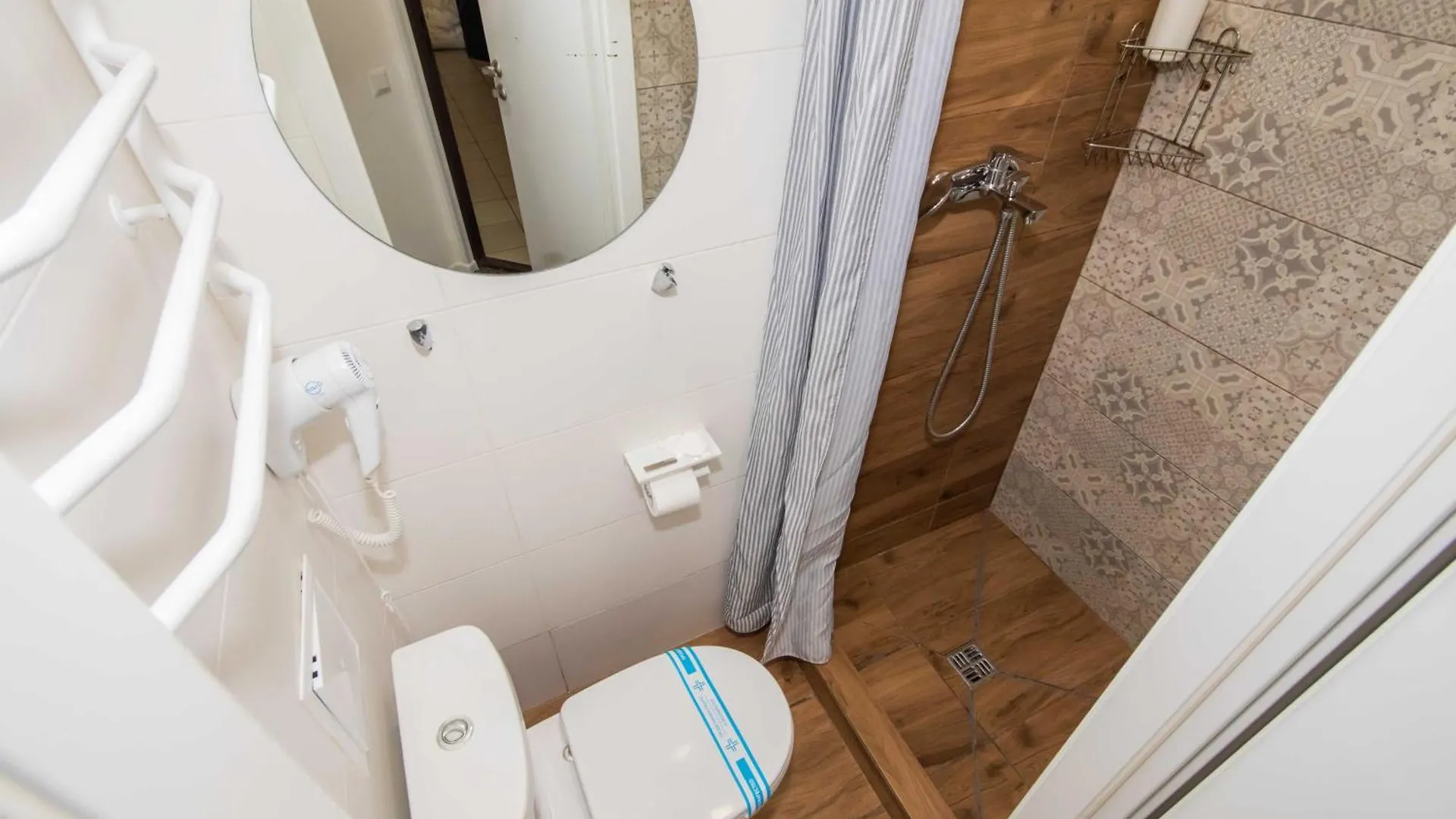 Стильні апартаменти-студіо на Подолі поруч з метро  Modern Apartments on Podol near metro station  Kyiv MF 0*,