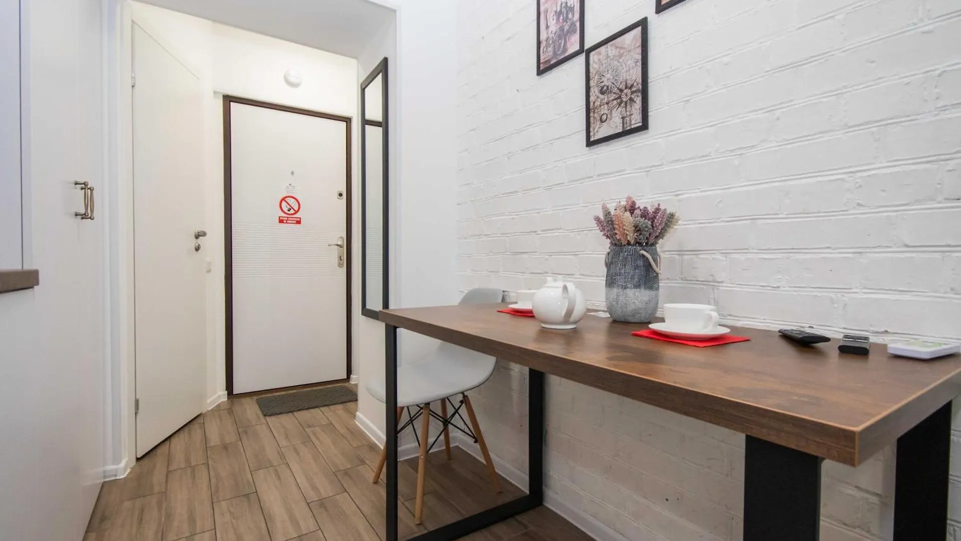 Стильні апартаменти-студіо на Подолі поруч з метро  Modern Apartments on Podol near metro station  Kyiv MF 0*,