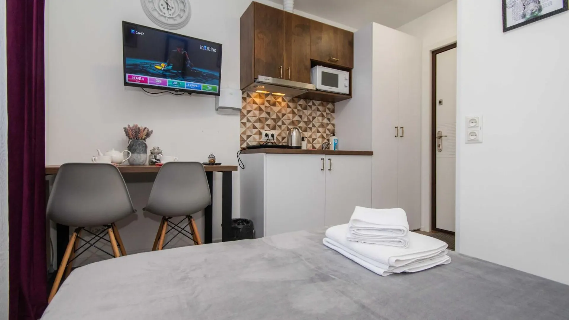 Стильні апартаменти-студіо на Подолі поруч з метро  Modern Apartments on Podol near metro station  Kyiv MF