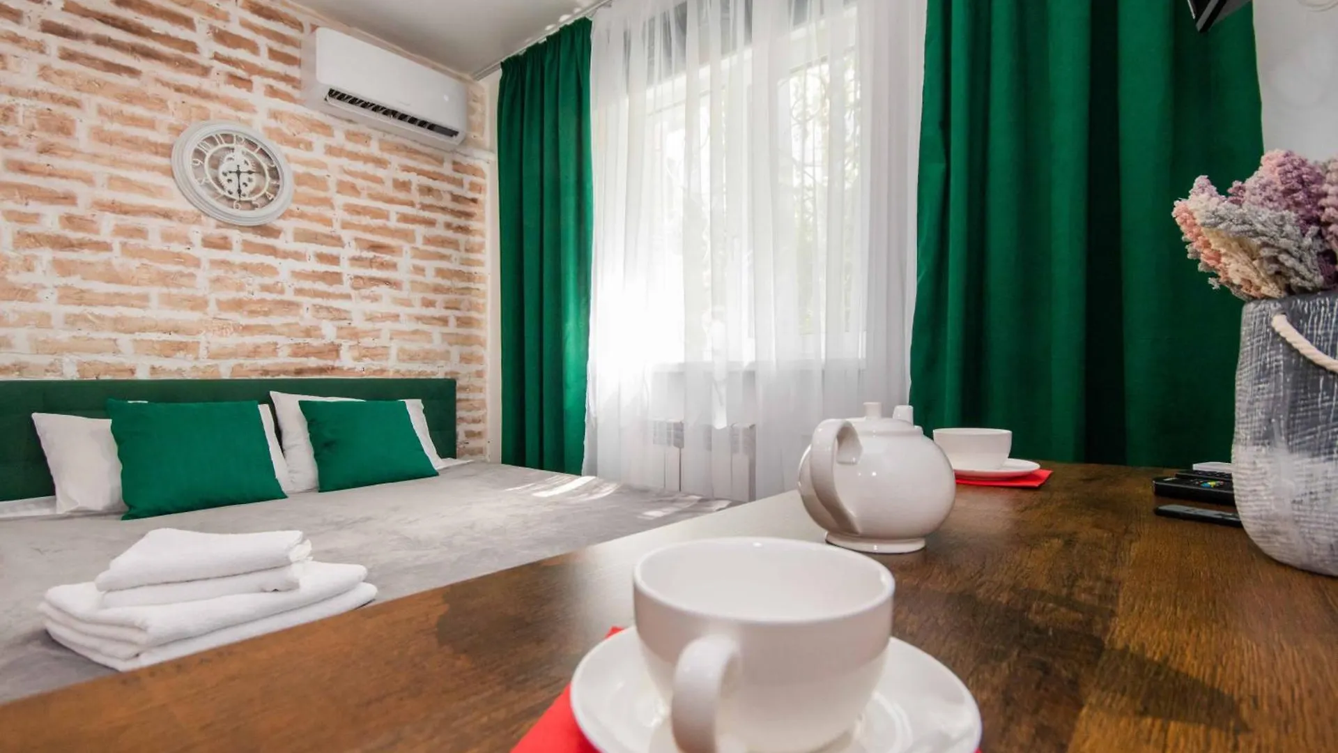 Стильні апартаменти-студіо на Подолі поруч з метро  Modern Apartments on Podol near metro station  Kyiv MF 0*,  Украина