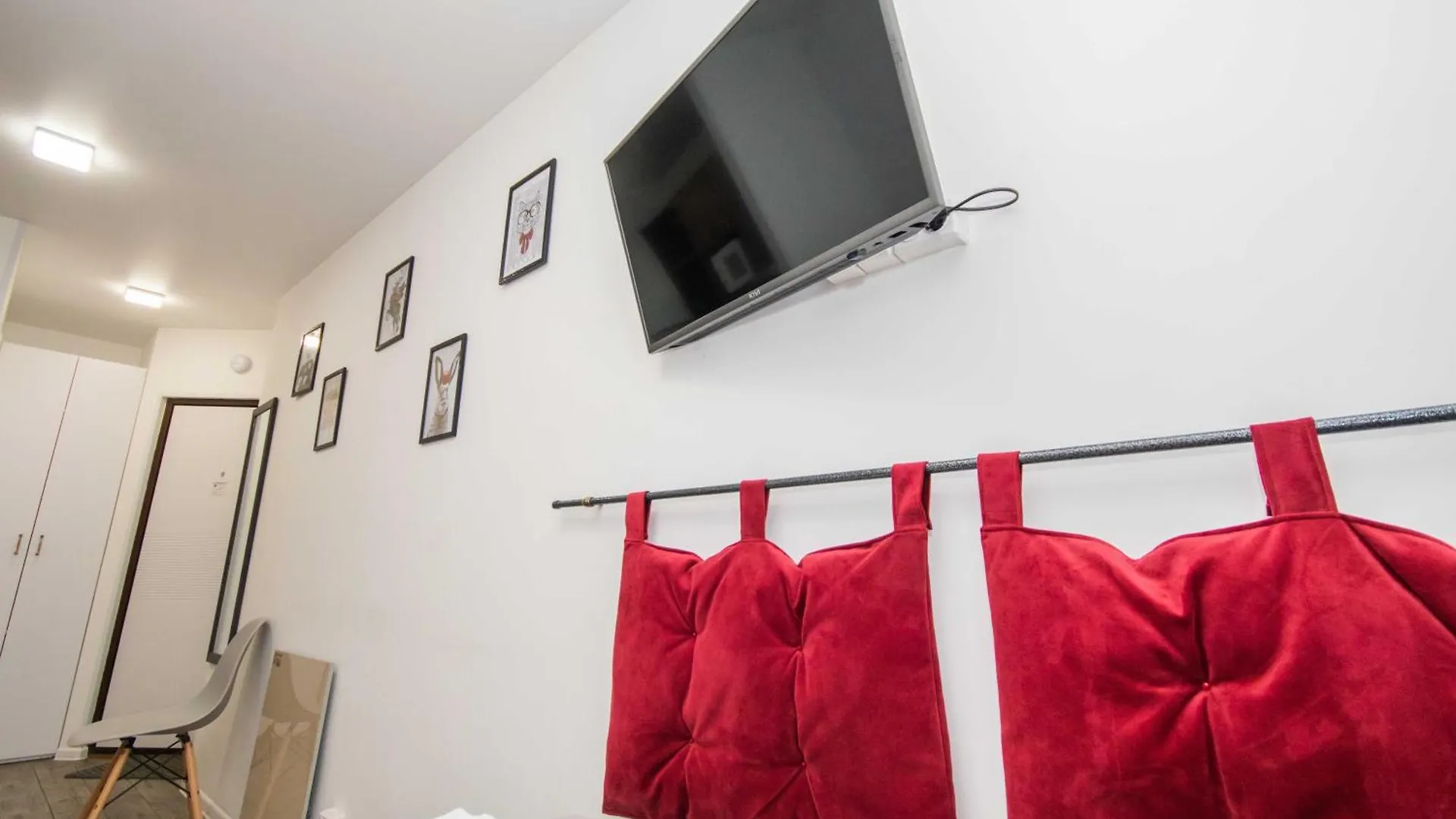 Стильні апартаменти-студіо на Подолі поруч з метро  Modern Apartments on Podol near metro station  Kyiv MF