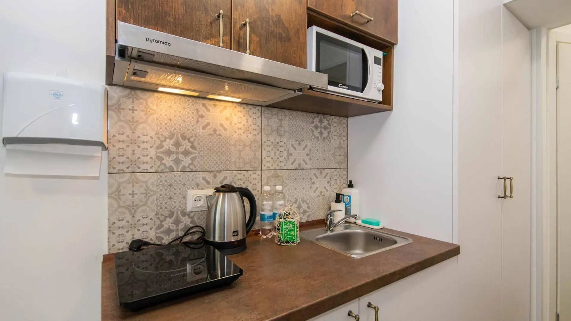 Стильні апартаменти-студіо на Подолі поруч з метро  Modern Apartments on Podol near metro station  Kyiv MF