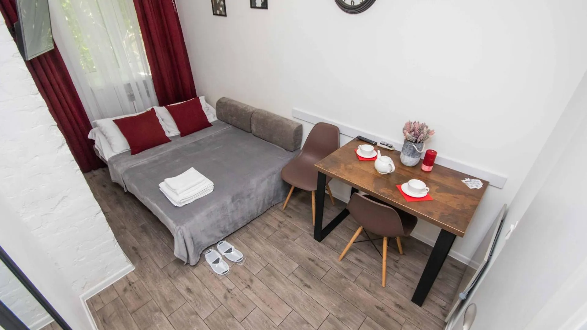 Стильні апартаменти-студіо на Подолі поруч з метро  Modern Apartments on Podol near metro station  Kyiv MF